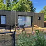 Loft En Bois Avec Terrasse Et Jardin A 펜션 라튀르발